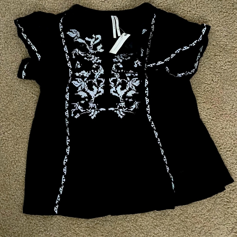 Anthropologie new with tags black and white size xsmall top